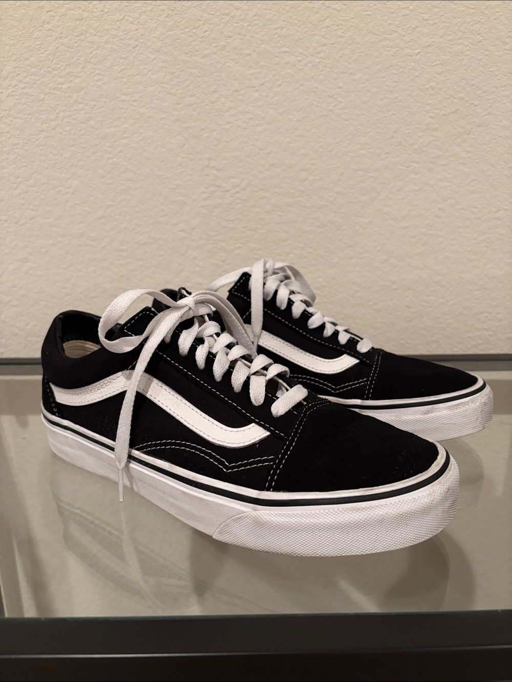 Vans size 8.5 Old Skool shoe